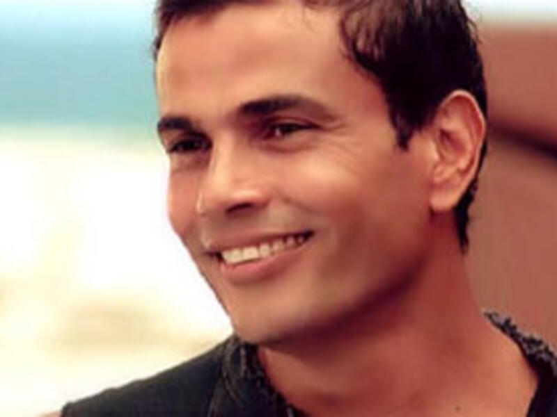 All smiles: Amr Diab happy with 1 mill followers. (Image: Facebook)