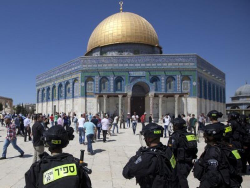 JERUSALEM : Israeli riot policemen stand near the Dome of the Rock mosque during clashes with Palestinian stone-throwers (unseen) following Friday prayers at Jerusalem's al-Aqsa mosque compound on September 6, 2013. (AFP)
