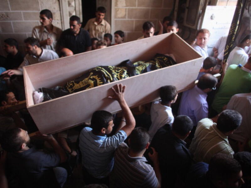 Palestinians burying their dead (image used for illustrative purposes)