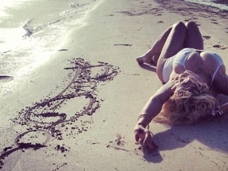 Fun in the sun: Rita Ora strikes a pose in Dubai (Photo: Instagram / Rita Ora)