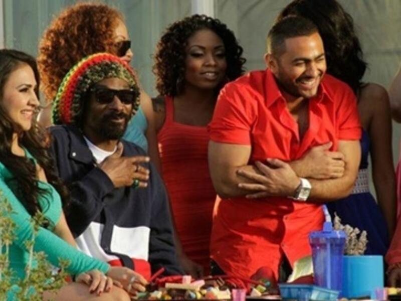 Tamer Husni (R) collaborates with Snoop Dogg (L) in Si El-Said