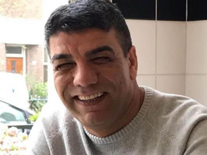 محمد صابر نداء: نجحت زوجة محمد وابنه من الهرب من الحريق، وتتم الآن معالجتهما بعد إصابات بليغة، لكن آخر اتصال مع محمد كان في الساعة لـ 3 صباحًا، عندما أبلغ ابن أخيه أنه عالق في مطبخ شقته داخل البرج.