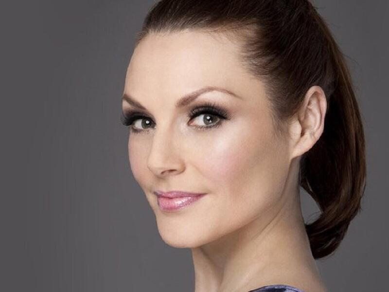 مونا غرودت:
النرويجية التي تتمتع بالسحر الذي جعلها تفوز باللقب عام 1990، فكانت تلقب بـ "ملكة جمال من الجحيم"، واليوم هي أجمل وجه تلفزيوني وسينمائي عرفته النرويج.