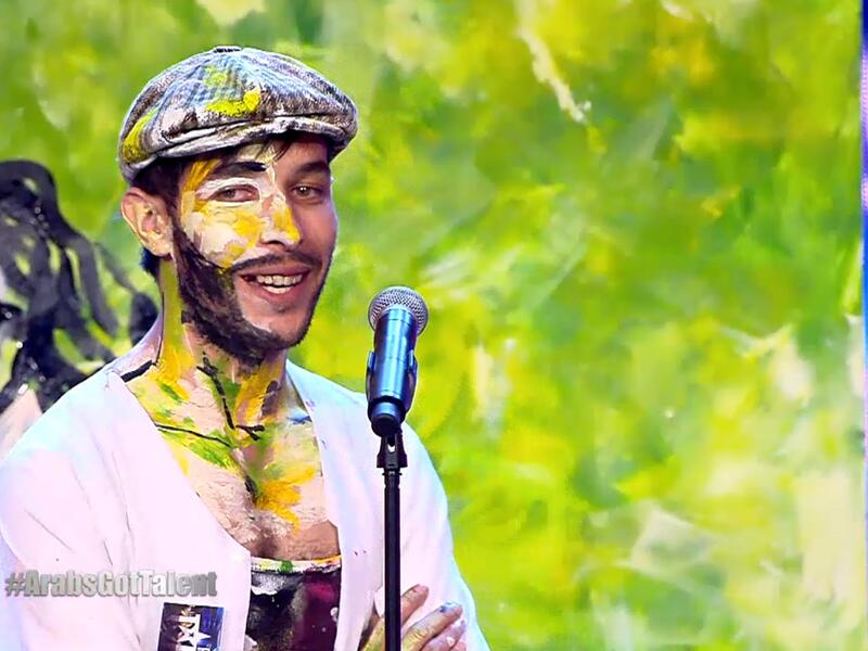 موسى نون من الجزائر: رسم لوحة فريدة من نوعها، إذ رسم لوحة سيدة وأكمل الرسم على جسده ووقف بجانب لوحته في النهاية حتى تبين أنه جزء من اللوحة فكلاهما مرسوم.
