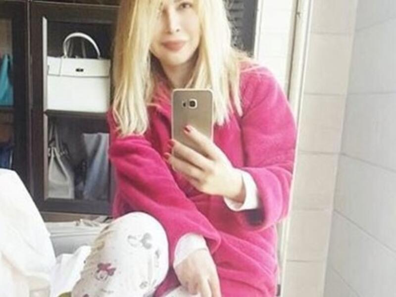 شاركت الفنانة اللبنانية نوال الزغبي جمهورها عبر صفحتها الشخصية بموقع “إنستجرام” بصورة جديدة لها من داخل غرفة الخزانة الخاصة بملابسها نوال الزغبي  ظهرت في الصوة وهي ترتدي البيجامة، وكانت بدون أي مساحيق تجميل وعلقت على الصورة قائلة:  “صباح الخير .. مود البيجامة”