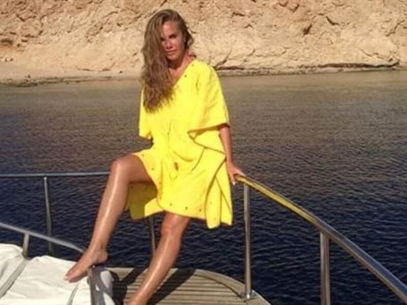 عبر حسابها الخاص على أحد مواقع التواصل الإجتماعي اعادت نيكول سابا نشر صورة لها من الإجازة التي أمضتها في جزيرة “تيران” وهي على متن مركبة في محيط المياه الإقليمية للجزيرة. وعلقت نيكول قائلة: “ده أنا أتاري روحت جزيرة تيران من سنتين ومش فاكرة، تحفة الجزيرة بجد”.