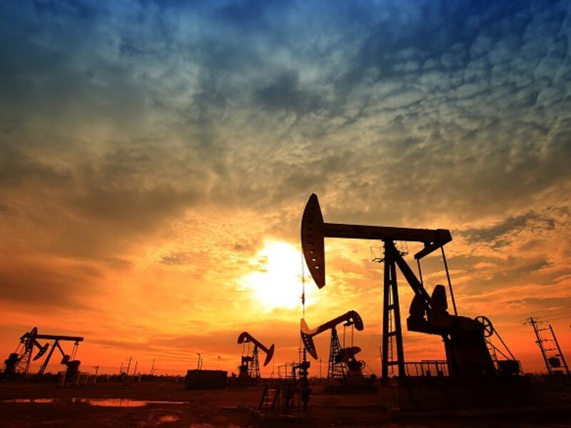 Bahrain and Saudi Aramco have agreed to set up a team to conduct a feasibility study on boosting oil output. (Shutterstock)