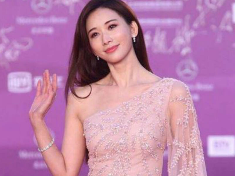 The gown glittered on the red carpet. (Source: ramikadi - Instagram)