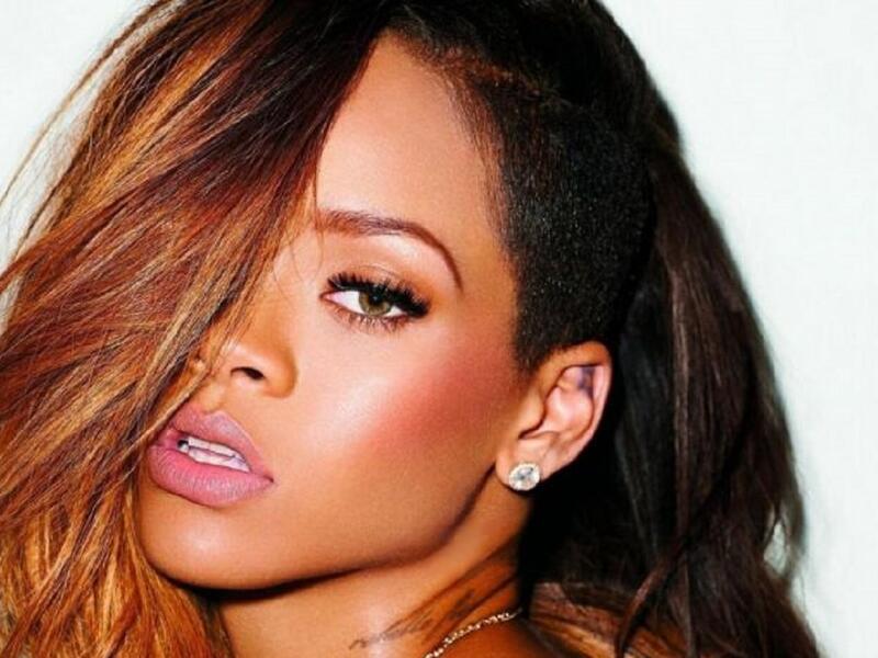 "ريهانا"
تعرضت للضرب المبرح على يد حبيبها السابق كريس براون ونشرت صورها وهي متورمة لنشر التوعية ضد العنف المنزلي.