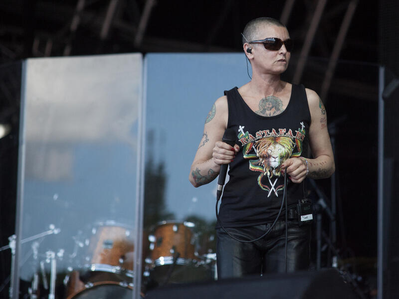 Sinead O'Connor performs live (Shutterstock)