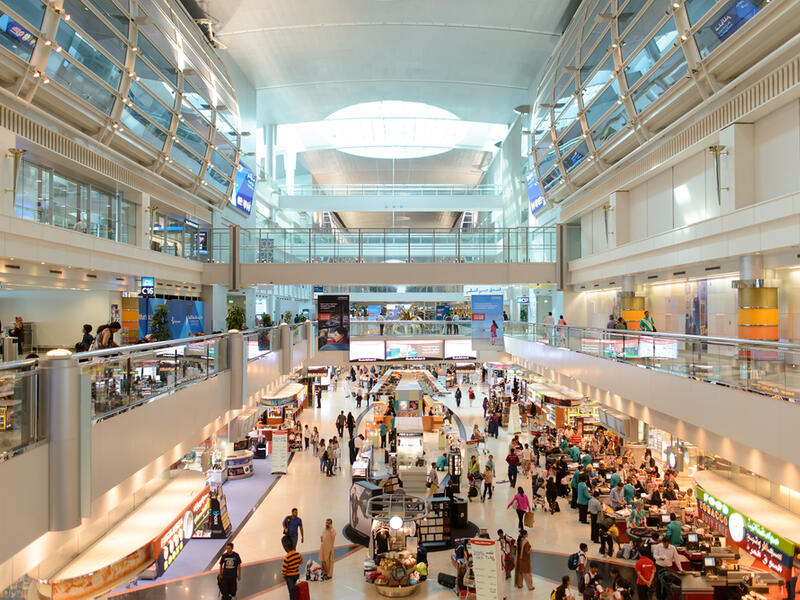 When the passenger arrives at the airport, the luggage automatically goes through a smart system without the need to carry it through. The passenger can then proceed through the smart tunnel to finish passport control procedures in a few seconds (Shutterstock/File Photo)