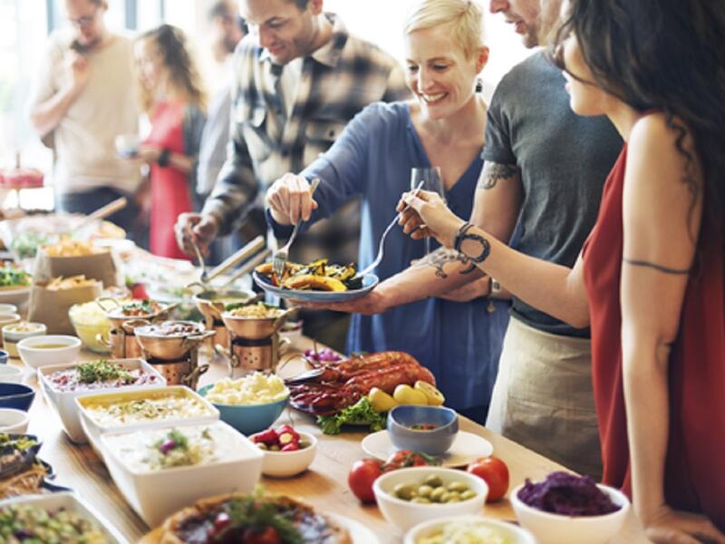 تناول 6 وجبات: تناول العديد من الوجبات يوميًا يزيد من عملية البناء في الجسم، وتمنحك نشاطًا مستمرًا، ويقلل من احتمالية تخزين الغذاء على شكل دهون.