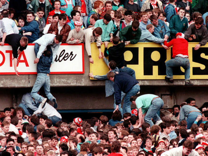 أبريل 1989 - بريطانيا: أسوأ الحوادث في تاريخ البلاد وذلك بملعب هيلزبورو حين تسبب تدافع الجماهير بسحق 96 شخصاً وإصابة 200 آخرين على الأقل بعد مرور 6 دقائق على بداية مباراة نوتنغهام فوريست وليفربول ضمن الدور نصف النهائي من كأس الاتحاد.