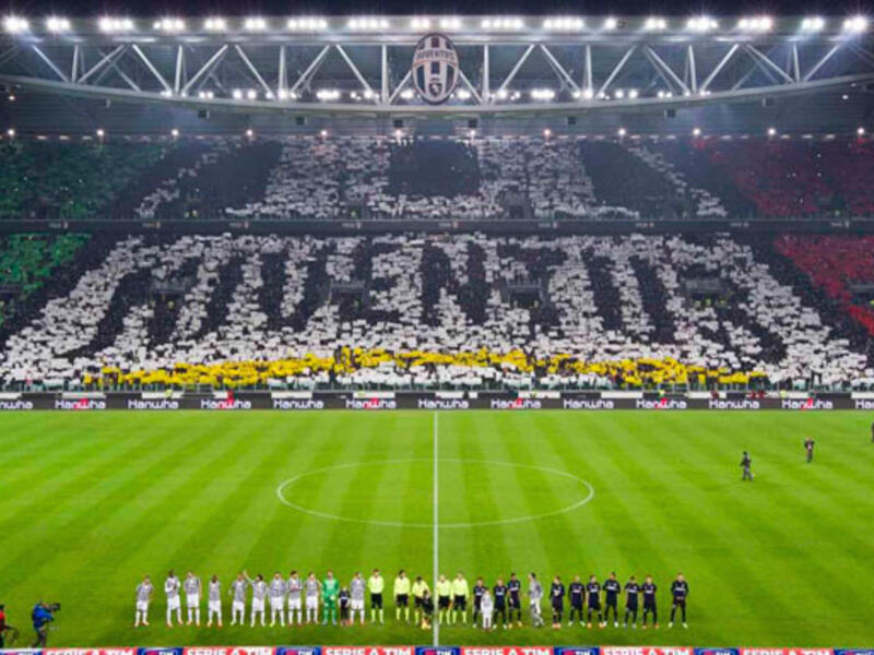 فريق يوفنتوس الإيطالي: Fino alla fine وتعني حتى النهاية