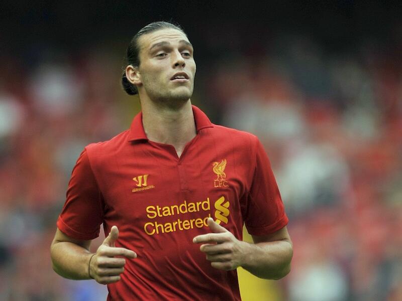 المهاجم الإنجليزي آندي كارول: انتقل من نيوكاسل يونايتد إلى ليفربول مقابل 35 مليون جنيه استرليني.