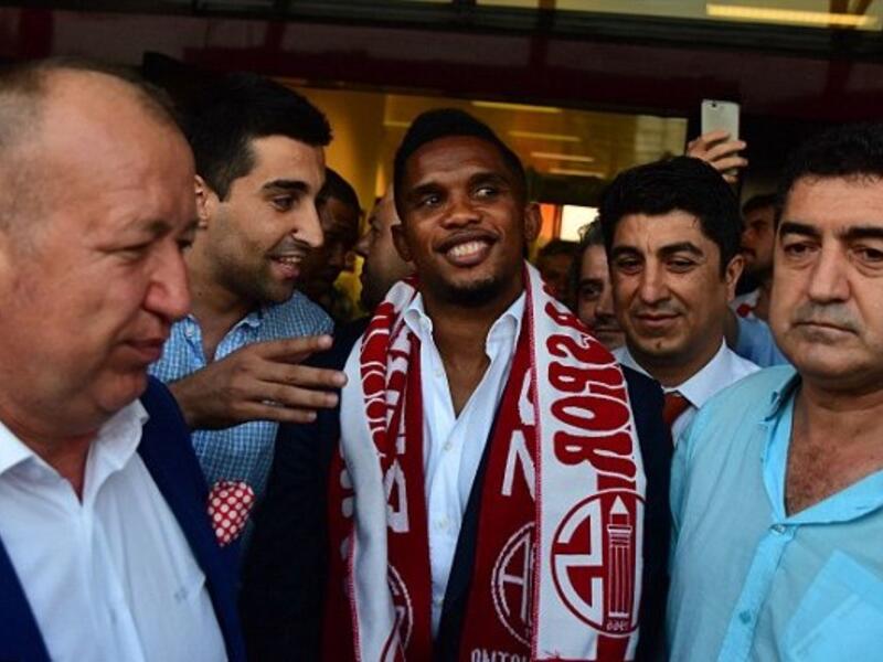 المهاجم الكاميروني سامويل إيتو: غادر سامبدوريا صوب أنتالياسبور في عقد لمدة 3 مواسم.