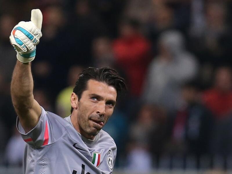 الإيطالي جيانلويجي بوفون: انتقل من بارما إلى يوفنتوس عام 2001 مقابل 51 مليون يورو.