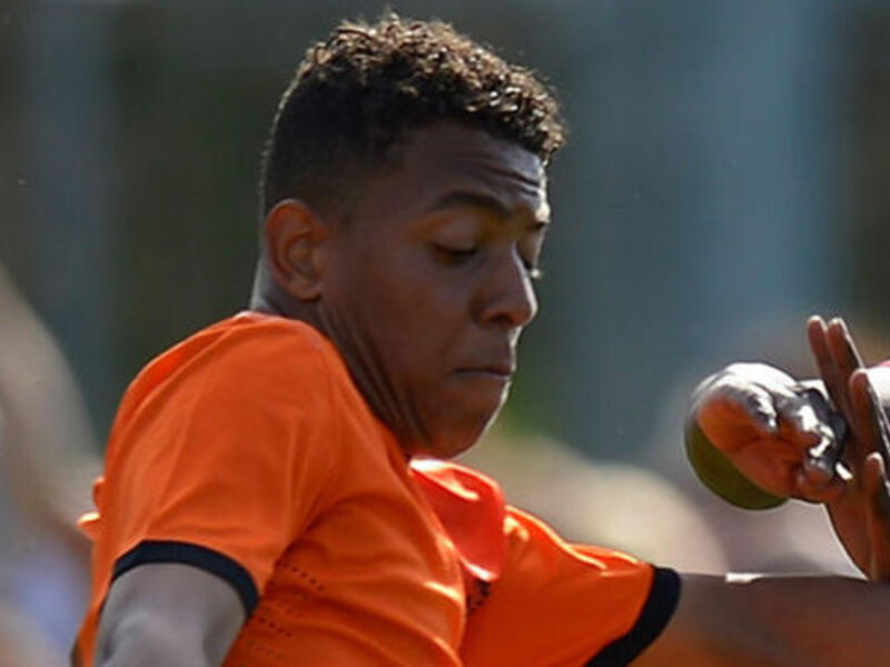 لاعب الوسط الهولندي دونييل مالين (آرسنال): يبلغ من العمر 16 عاماً، خاض ناديه منافسة قوية للحصول على خدماته من أياكس الصيف الماضي. استطاع التأقلم باللعب في مراكز عديدة، شارك مع منتخب بلاده تحت 19 عاماً في بطولة أوروبا للشباب، ونجح في تقديم مستويات مميزة.