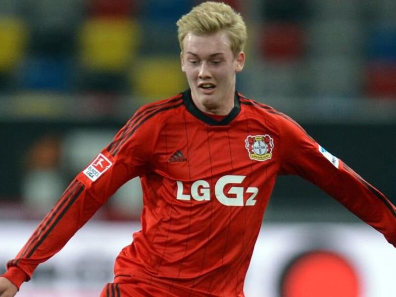 الجناح الألماني جوليان براندت (باير ليفركوزن): يبلغ من العمر 19 عاماً، تألق رفقة ليفركوزن ومنتخب بلاده للشباب، لدرجة دفعت محللين رياضيين للمطالبة بمشاركة في يورو 2016، شارك في 50 مباراة ضمن البوندسليغا، يعد أساسياُ منذ عامع الـ 17 رفقة منتخب ألمانيا تحت 21 عاماً.