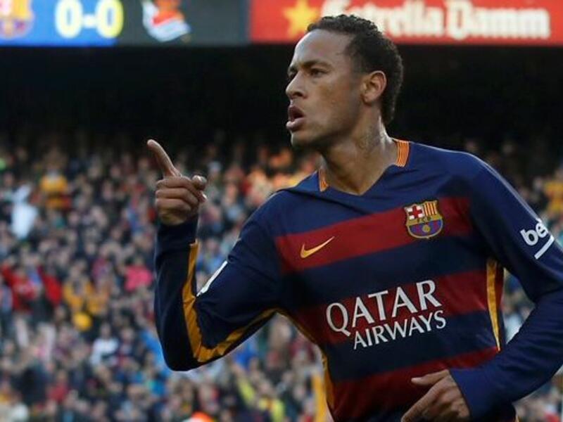 2- المهاجم البرازيلي نيمار (برشلونة): بتقييم 8.37، سجل 25 هدفاً وصنع 9 أحرى، إلا أنه ساهم في 94 فرصة، وبمجموع مراوغات وصل إلى 138.