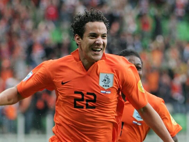 لاعب الوسط المهاجم الهولندي مغربي الأصل عثمان بقال (فينورد)