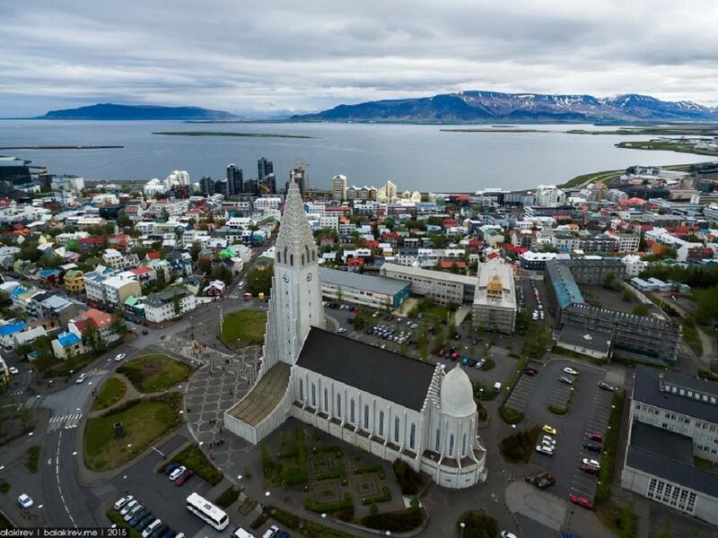 إيسلندا: انخفضت البلاد بثماني نقاط مقارنة بمؤشر العام الماضي، حيث أن نسبة القوى العاملة العاطلة عن العمل لمدة سنة أو أكثر بلغت في ما يقرب من 0.7٪، أي أقل من متوسط منظمة التعاون والتنمية 2.6٪.