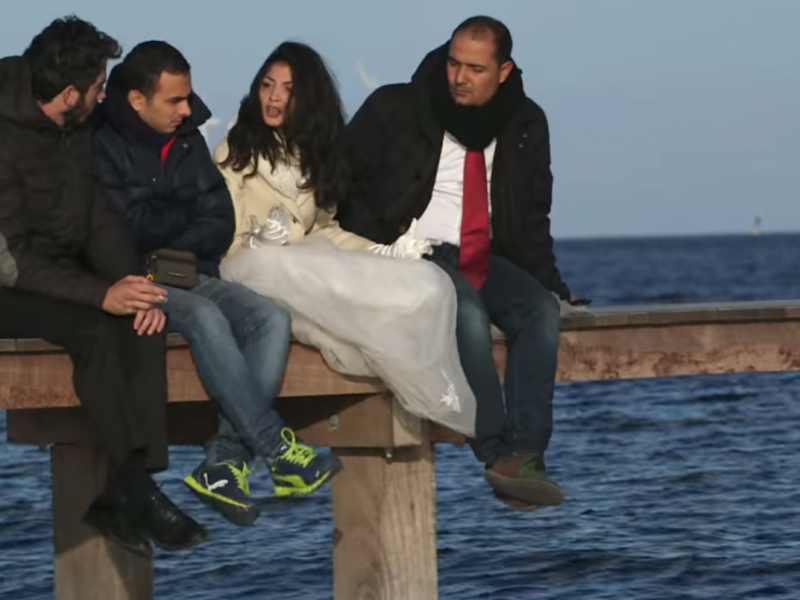 بعدما نجا بأعجوبة من الغرق تمكن عبد الله من الوصول إلى ميلان الإيطالية حيث التقى ناشط في شئون الهجرة الذي اقترح عليه أن يخرج وبعض السوريين في حفل زفاف وهمي إلى السويد وذلك كون الشرطة لا توقف حفل الزفاف لتبدأ الرحلة ضمن حفل زفاف وهمي مكون من 23 شخص.