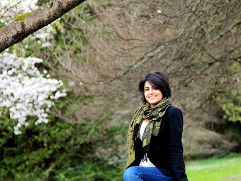 تصدرت لجين الهذلول عناوين الأخبار عندما تم اعتقالها بسبب تحديها لقرار السلطات السعودية بمنع النساء من قيادة السيارات. وقد تم اعتقال لجين ذات الـ 25 عاماً عندما حاولت قيادة سيارتها من دولة الإمارات إلى داخل الأراضي السعودية، وتم الافراج عنها فيما قبل.