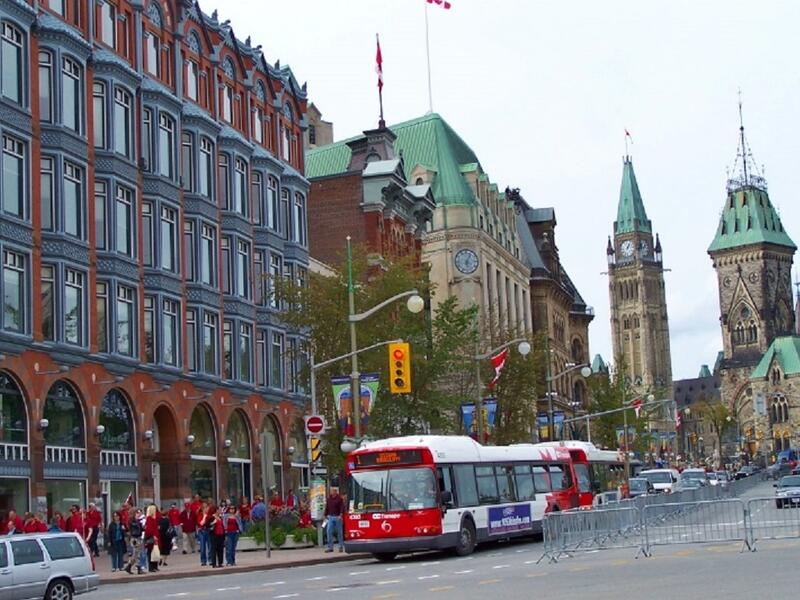 كندا: يصنف هذا البلد في المراتب الأولى من حيث أسعار السكن المعقولة.