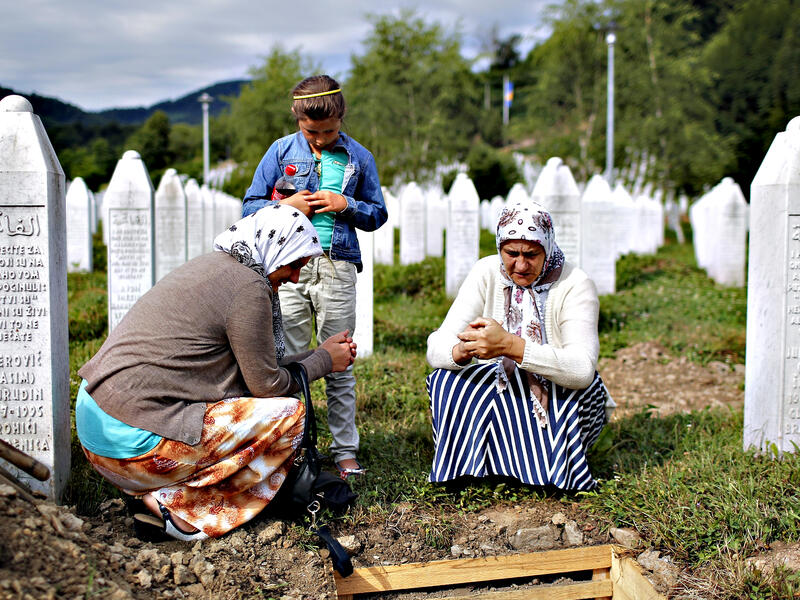 صرح  علي جمعة في أحد البرامج أن "الأراوح بتشوف مكان الجثة ما بين عصر الخميس لفجر يوم السبت ويفتح لهم نافذة زي غوغل إيرث ولو روحت ما بين عصر الخميس وفجر السبت الميت بيشوفك وبتظهر قدامه في الكاميرا.