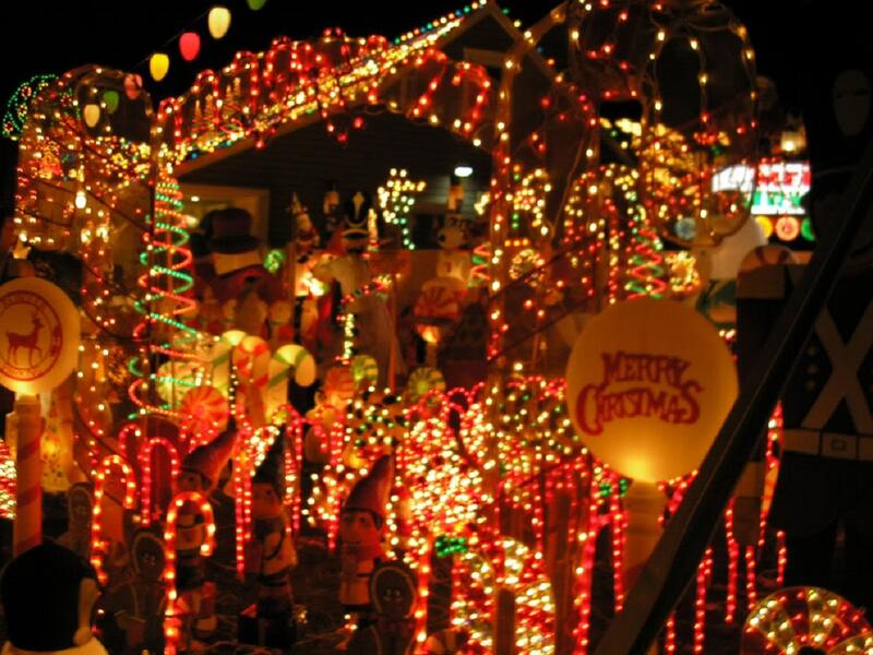 بروناي:
حظرت الاحتفالات وكل مظاهرها من التهاني، وارتداء قبعات سانتا كلوز، فمن ينظم الاحتفالات برأس السنة سواء أكان مسلمًا أم مسيحيًا يواجه عقوبة تصل إلى السجن مدة خمس سنوات.