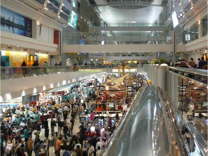 مطار دبي الدولي يأتي في المركز رقم 39 على مستوى العالم، وهبط من المركز رقم 25 في العام الماضي.ويبلغ عدد المسافرين عبره قرابة 70 مليون مسافر سنويًا.وتبلغ عدد الرحلات الجوية عبره قرابة 357 ألف رحلة سنويًا.