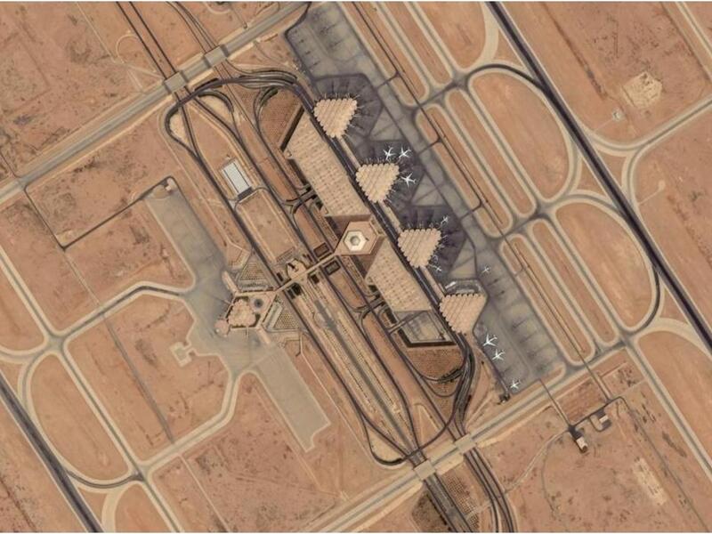 مطار الرياض يقع خارج قائمة أفضل 100 مطار على مستوى العالم ويحتل المركز السادس كأفضل مطار في الشرق الأوسط.
ويبلغ عدد المسافرين عبره قرابة 18 مليون مسافر سنويًا.