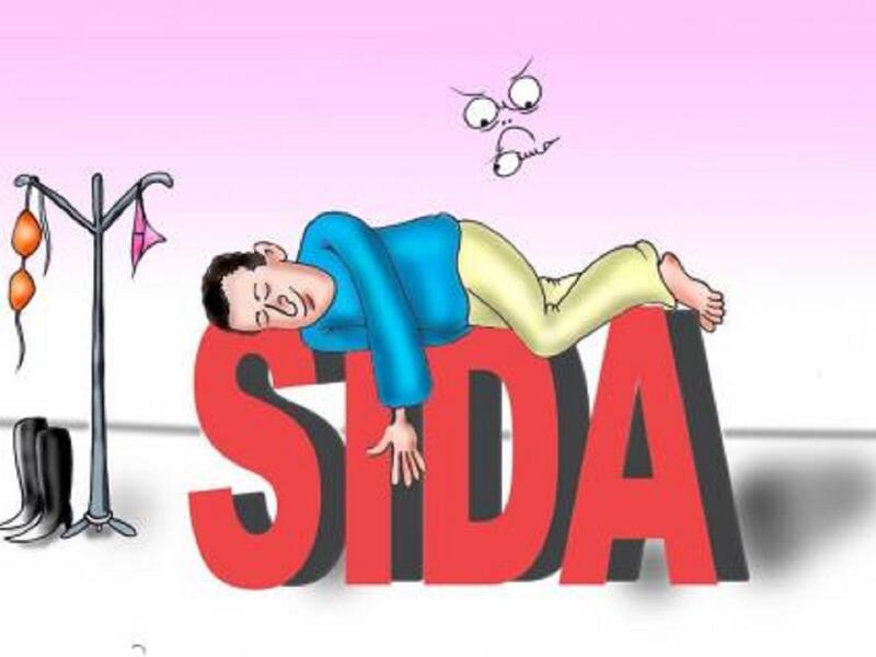 يعرف المرض عموماً وفي الأوساط الطبية والعلمية باختصاره الإنجليزي "إيدز" وذلك من Acquired Immune Deficiency Syndrome أو اختصاره "سيدا" "sida" من اللغة الفرنسية.وقد صاغ أحد اللغويين العرب كلمة "دانوم" اختصاراً لمصطلح "داء نقص المناعة المكتسبة" 