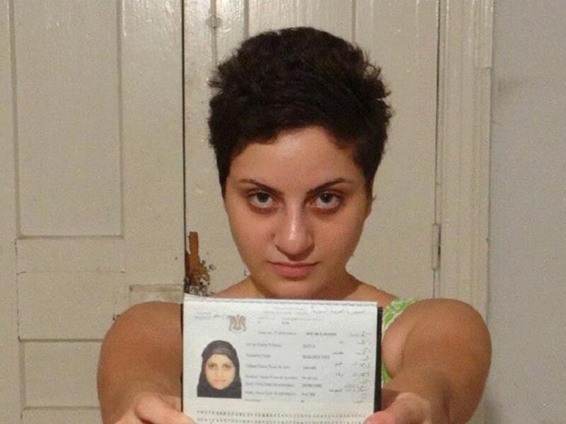 السورية دانا بقدونس والتي خلعت حجابها كنوع من رفض للديكتاتورية الذكورية على الفتيات و ونشرت صورتها وكتبت على ورقة ، أنا مع انتفاضة المرأة في العالم العربي ، لأني كنت محرومة لمدة 20 سنة من ان يلامس الهواء جسدي ، وشعري.