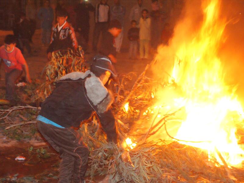 في المغرب يسمى هذا اليوم بيوم (زمزم) حيث يقومون برش الماء على بعضهم البعض وعلى ما يملكون تبركاً ويحاول التجار عرض كل بضائعم وبيعها في هذا اليوم  ويعقب هذا اليوم ( ليلة الشعالة ) ليتحلقون حول النار مرددين الأهازيج ، تحكي بعضها قصة مقتل الحسن والحسين.