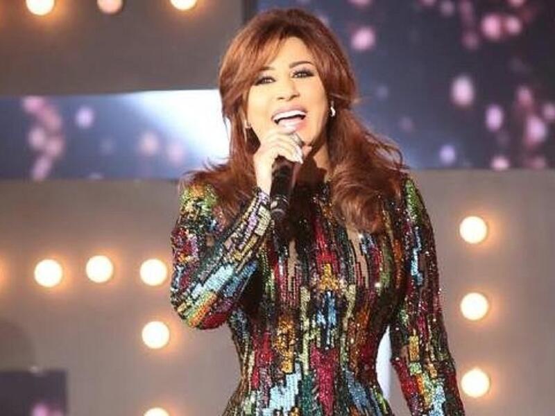 في كل حلقة يستضيف البرنامج عدد من نجوم الوطن العربي بالغناء مثل نجوى كرم وفارس كرم وملحم زين وأسماء لامعة وعديدة أخرى.