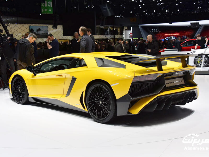 حافظت لامبورجيني أفنتادور أس: على فخامتها وثباتها وتماسكها على الأرض، محرك بقوة 740 حصانًا، وتصل سرعتها القصوى إلى 350 كم بالساعة، لاميروجيني برفورمنت: تكتفي بـ 3 ثوانِ فقط للوصول إلى سرعة 100 كم/ ساعة، وهو ما يمكن اعتباره واحدًا من أسرع المعدلات في المعرض الدولي.
