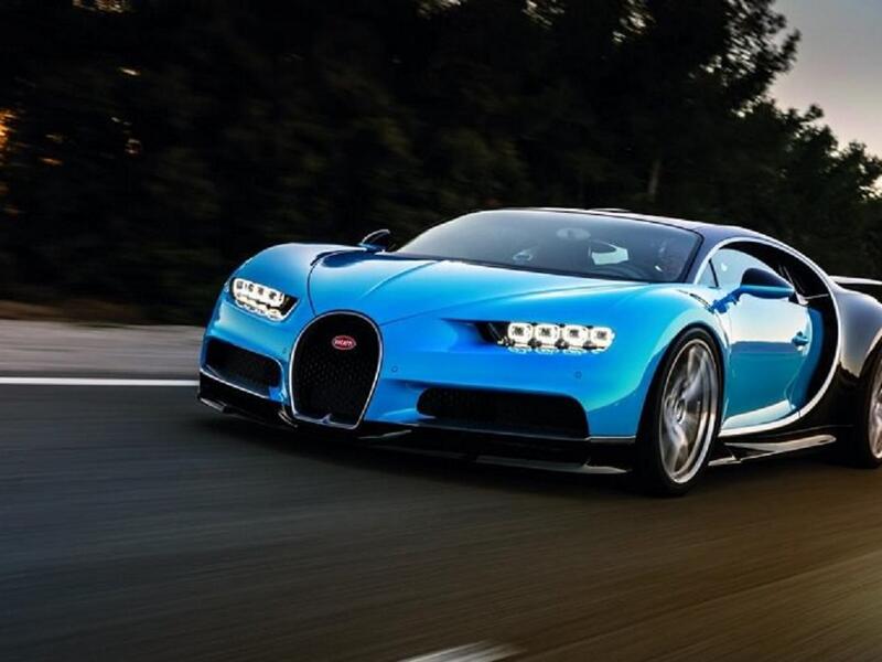 بوجاتي تشيرون: تعرض في جنيف هذا العام وتحظى بلقب الأسرع في المعرض الدولي، قوتها التي تزيد عن 1.480 حصان وتمتلك محرك W16 سعة 8.0 لتر بالإضافة إلى محرك كهربائي.
