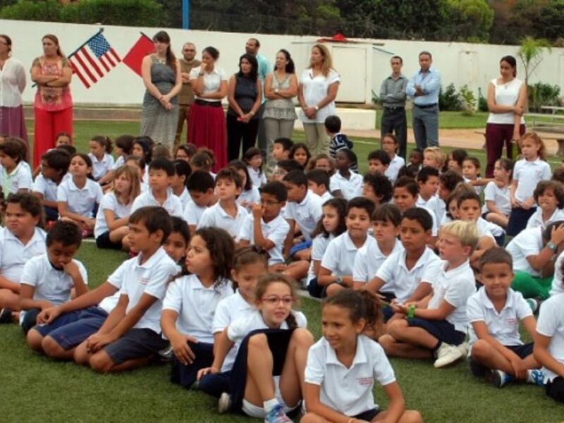 أنفقت أمريكا أكثر من 11 ألف دولار على كل طالب في المرحلة الابتدائية في عام 2010م، وأكثر من 12 ألف دولار على كل طالب في المرحلة الثانوية، وبلغ عدد الذين أكملوا دراستهم الجامعية حوالي 43%.