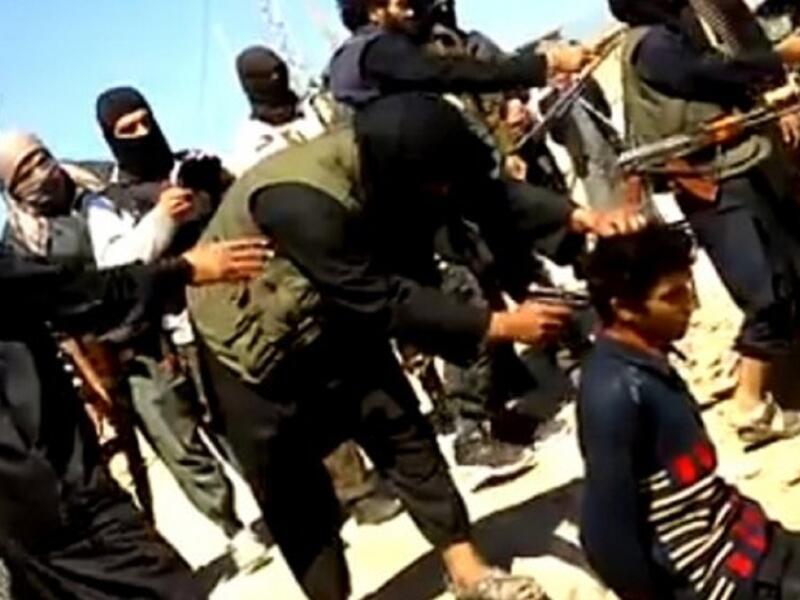 أعدم داعش 13 فتى في مدينة الموصل العراقية لمجرد أنهم شاهدوا مباراة لكرة القدم بالتلفزيون، وذلك بدعوى أن مشاهدة مثل هذه المباريات "محرمة شرعا". وجرى إعدام الفتيان رميا برصاص الرشاشات، فلم يستطع ذووهم حتى سحب جثامينهم خوفا على حياة عائلاتهم.