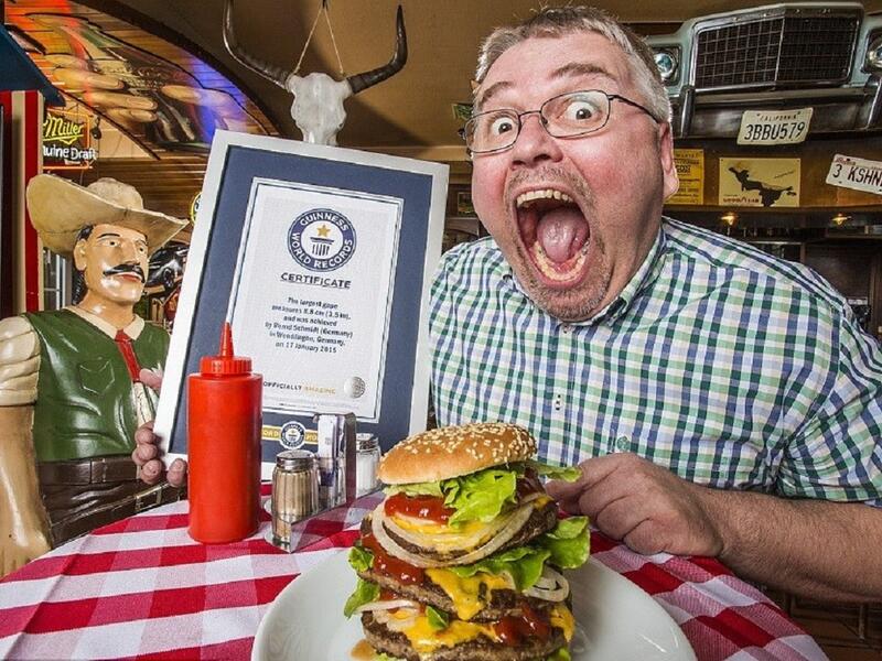 المانيا: بيرند شميت الألماني حيث يعد صاحب أكبر فم في العالم 