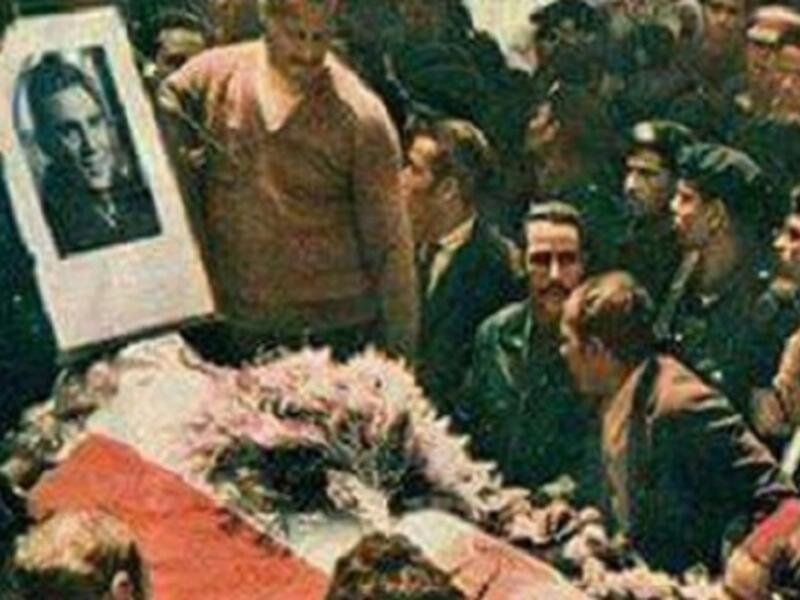 سر النعش: صُلي على العندليب في "عمر مكرم" بعدها خرج نعش آخر على أنه حليم ليسير مع الناس، ونعش آخر حقيقي خرج إلى البساتين لدفنه، ذلك السر الذي كشفه ابن شقيقه محمد شبانة، خوفًا من خطف المعجبين للنعش.
