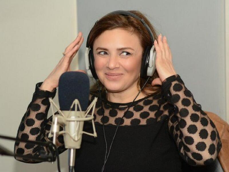 لينا حوارنة أصولها فلسطينية، وهي من مواليد دمشق في عام 1969، وقد شاركت في العديد من الأعمال الإذاعية والتلفزيونية والسينمائية، وانضمت إلى نقابة الفنانين، ومن أهم أدوارها دورها في مسلسل الكواسر وأبو كامل الجزء الثاني. حسب تقرير أعده موقع العربي  الجديد.