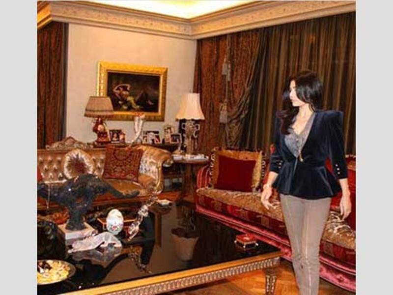 الفنانة هيفاء وهبي التي صنفت من أصجاب الثروات الأمر الذي ينعكس على منزلها ويظهر ذلك جلياً في مدى فخامته.