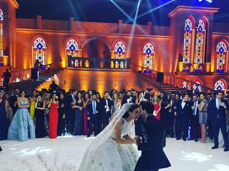 احتفل الوزير اللبناني غازي العريضي بزفاف ابنه عمر على فتاة سورية اسمها ريا هندي في ليلة وصفها بعض الحضور بأنها من القصص الخيالية حفل الزفاف أقيم في البيال في بيروت وارتدت العروس ريا هندي العريضي 3 فساتين زفاف