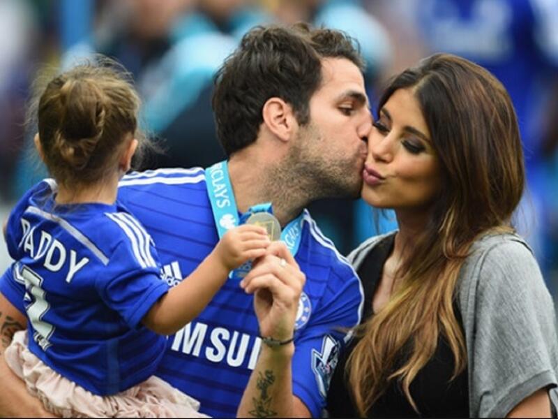 التقت الفاتِنة اللبنانية دانييلا سمعان، 41 عامًا، بنجم كرة القدم الإسباني سيسك فابريغاس، 29 عامًا، في لندن. وبدأت دانييلا في مواعدة فابريجاس، ويعيشان الآن في إسبانيا، ولديهما طفلتين اثنتين. ودائمًا ما يتشارك الزوجان صورًا رومانسيّة على موقع انستجرام.