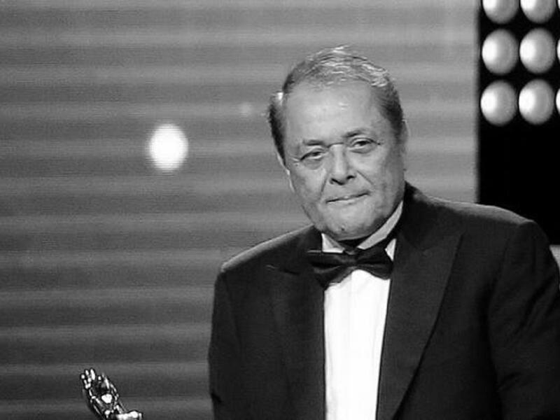 نال الفنان “محمود عبد العزيز” خلال مشواره الفني العديد من الجوائز والأوسمة من مختلف المهرجانات الدولية والمحلية.