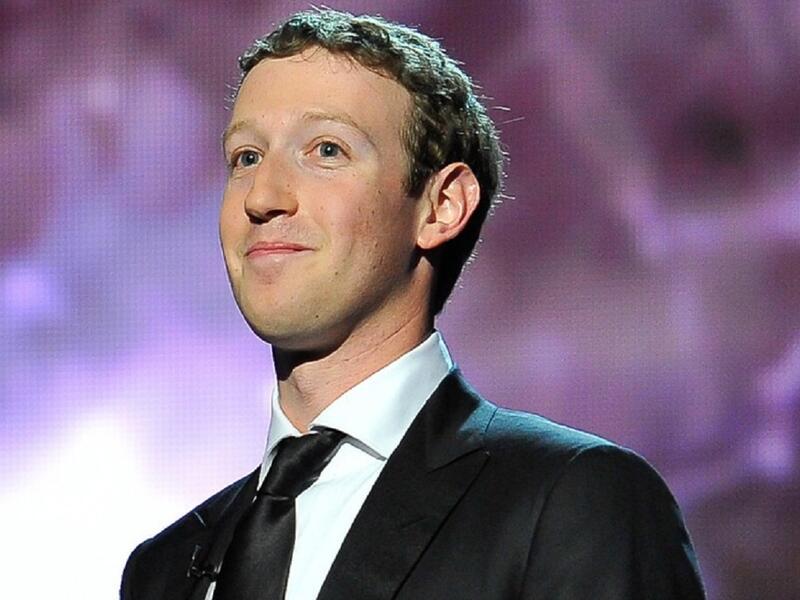 مؤسس “الفيس بوك” مارك زوكربيرج، وهو من  أهم الشخصيات التي تعرضت لهجمات الاختراق الإلكترونية ، لهذا وجهت شركته تحذيرًا لمستخدمي موقع “فيس بوك” بعدم استخدم كلمة سر مكررة لأكثر من حساب على موقع “فيس بوك”، بعد نجاح “هاكرز” في اختراق حسابه على موقعي تويتر وبينتريست