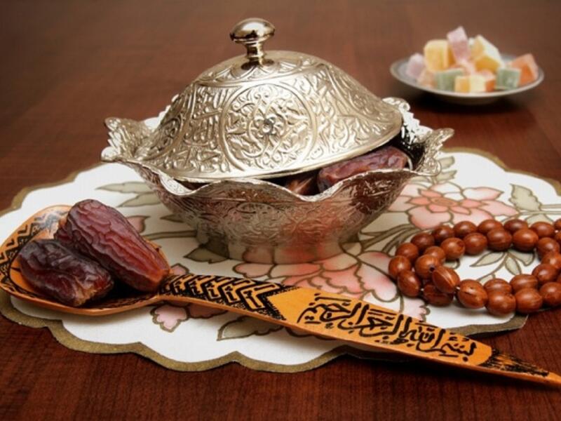 تعد عبادة الصيام من أفضل العبادات الصالحة التي على المسلم أن يحرص عليها لعظيم أجرها وجزيل ثوابها وهو ما يستحب ان نقوم به هذه الأيام وخاصة صيام وقفة عرفات في اليوم التاسع والتي تعد أفضل أيام السنة.  فقد ورد في السنة عن صيام الرسول في الايام العشرة.
